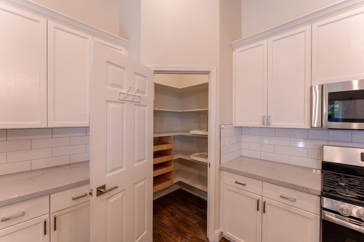 1963 Rialto Ct, Clovis, CA 93611