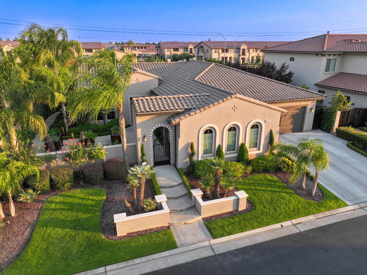 2445 E Copper Hill Way, Fresno, CA 93730