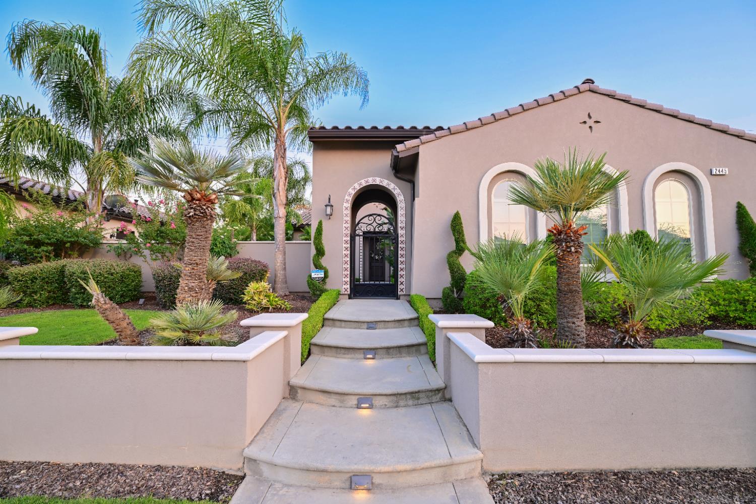 2445 E Copper Hill Way, Fresno, CA 93730