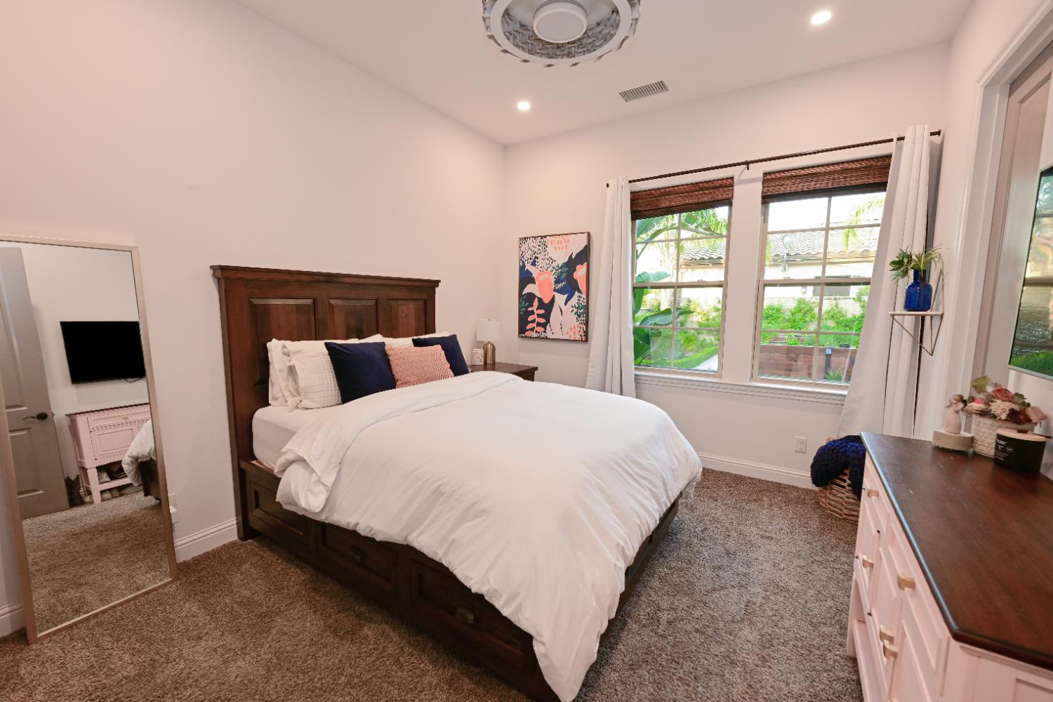 2445 E Copper Hill Way, Fresno, CA 93730