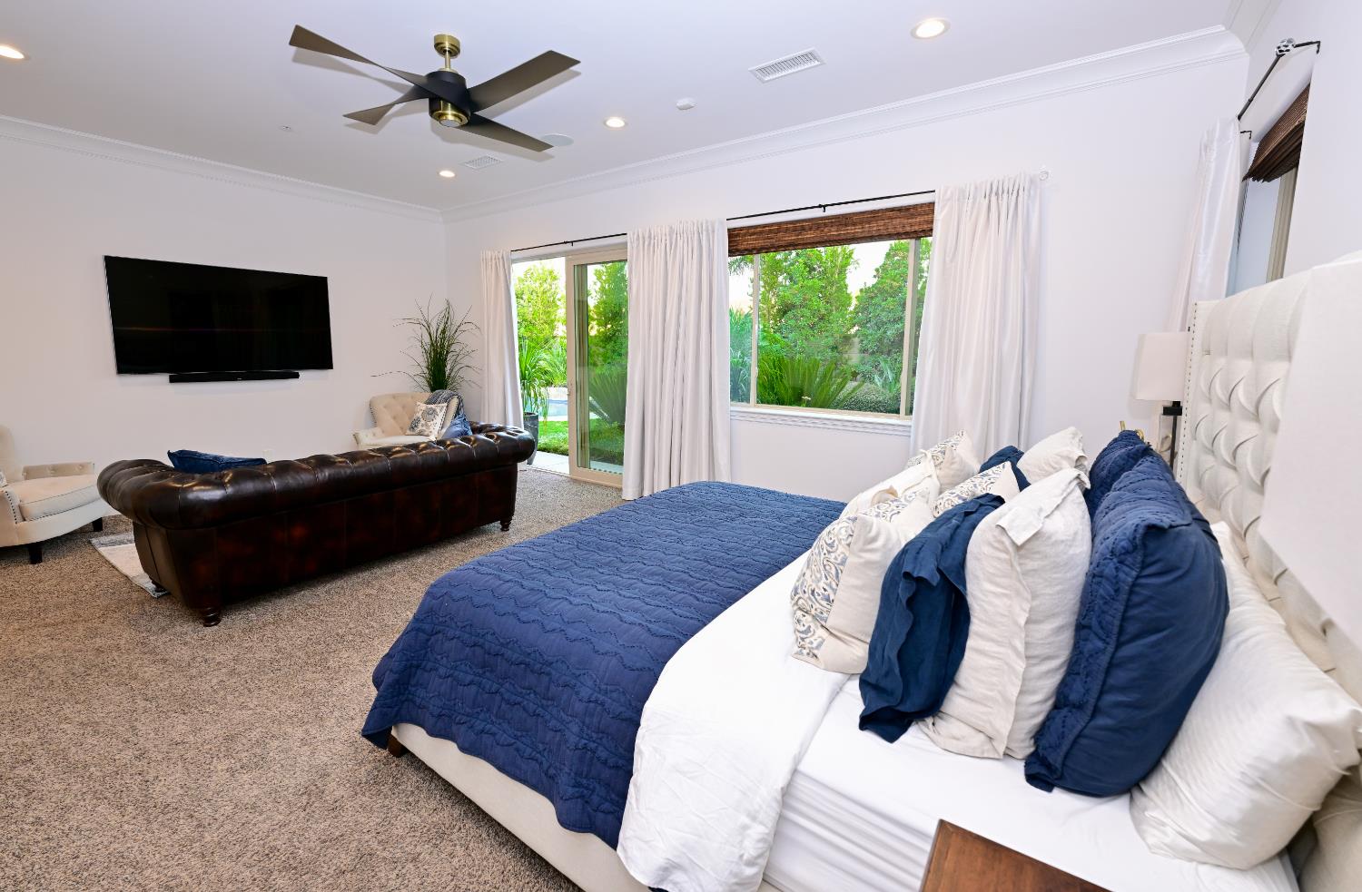 2445 E Copper Hill Way, Fresno, CA 93730