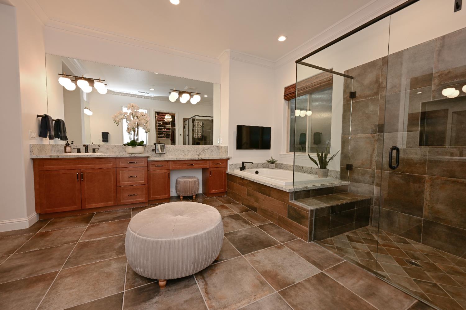 2445 E Copper Hill Way, Fresno, CA 93730