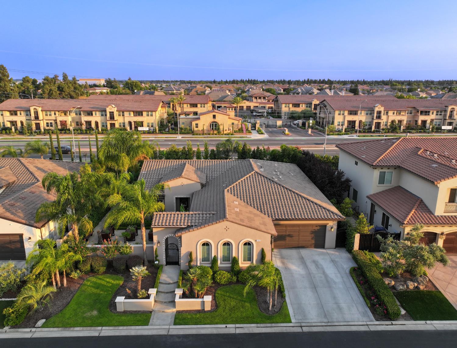 2445 E Copper Hill Way, Fresno, CA 93730