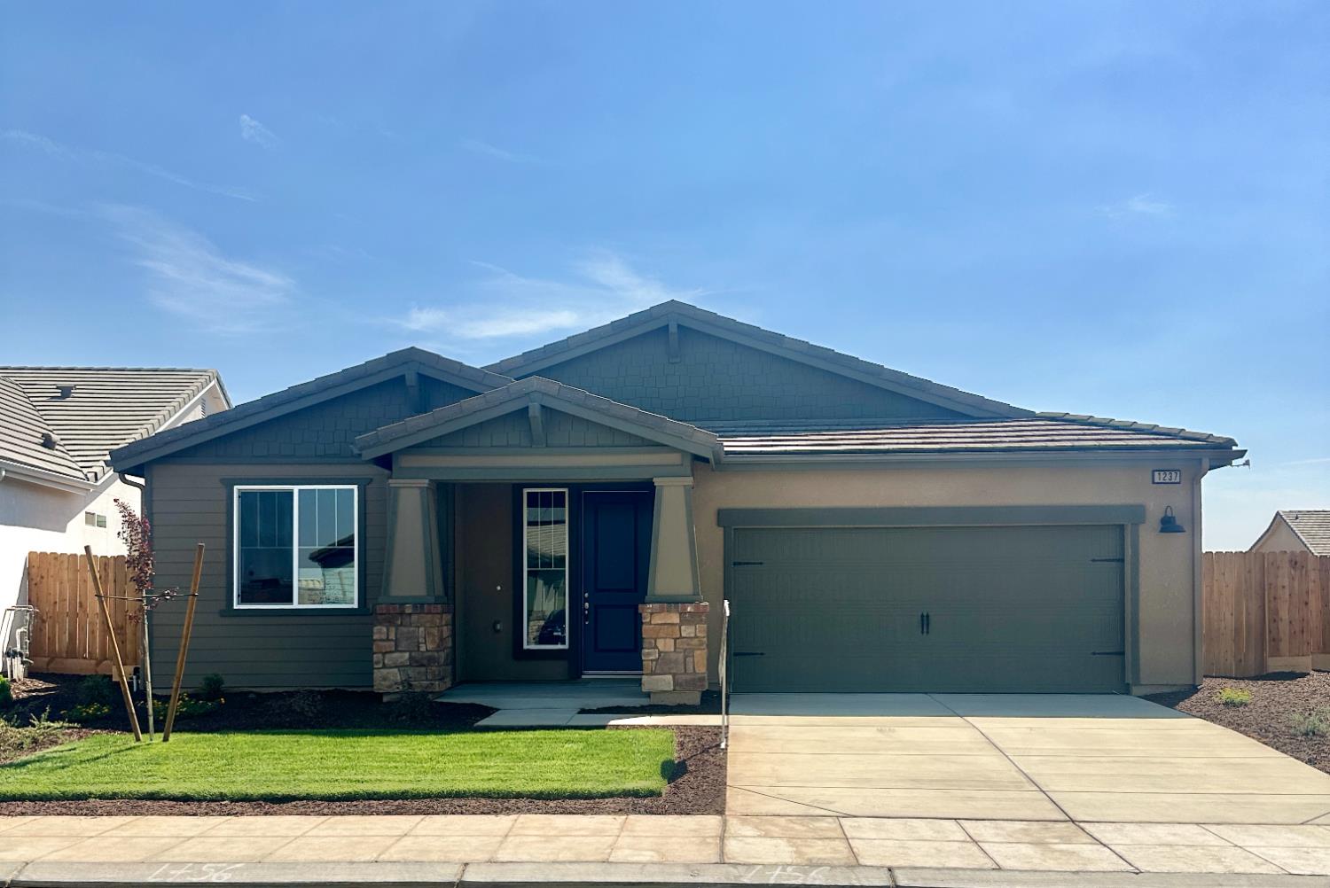 1237 Catherdral Ct S, Madera, CA 93636