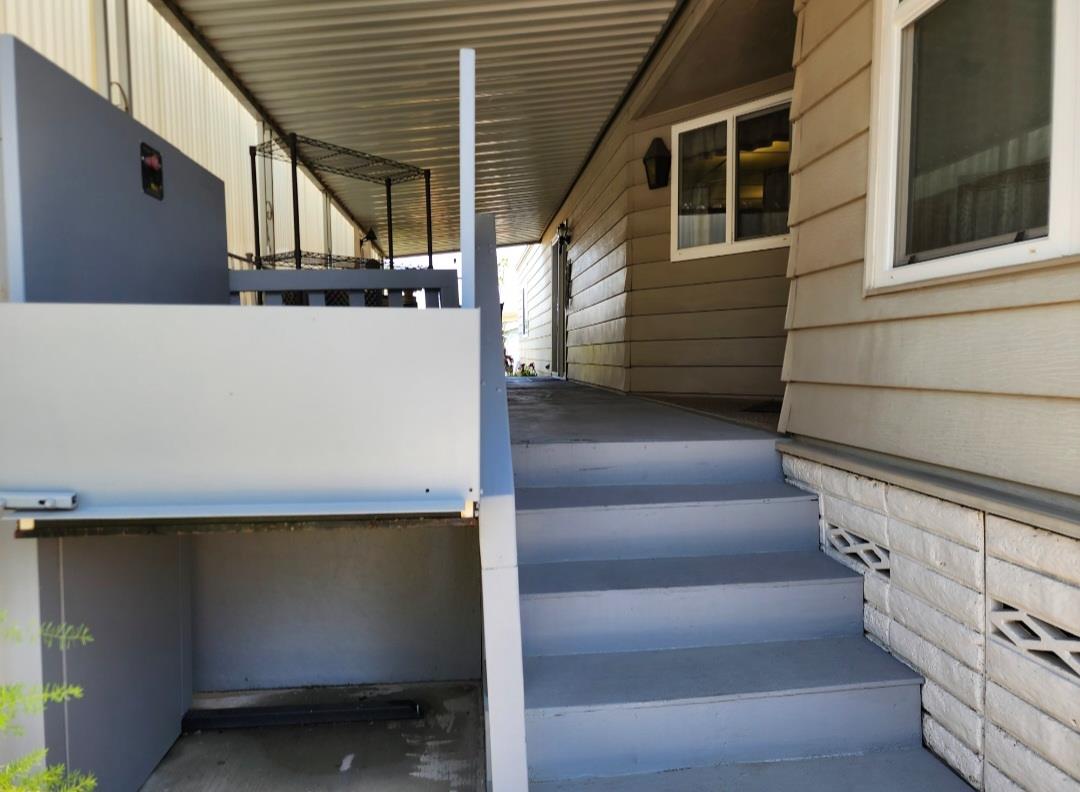 105 W Herndon Ave #Sp 33, Pinedale, CA 93650