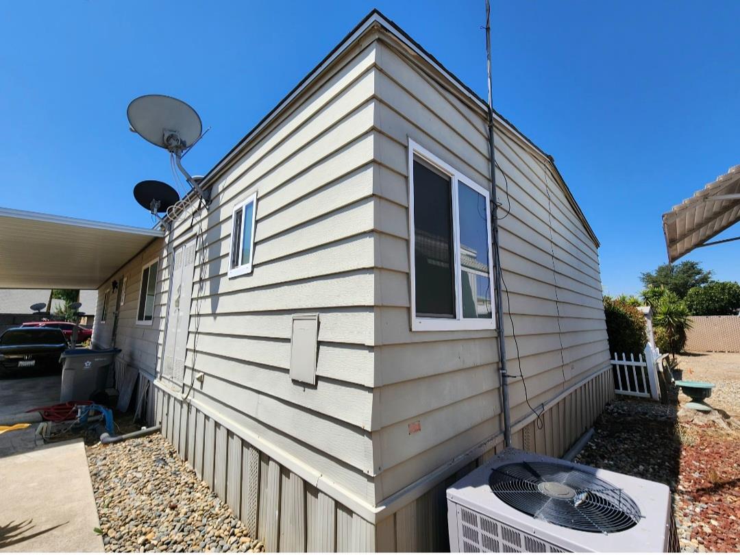 105 W Herndon Ave #Sp 33, Pinedale, CA 93650