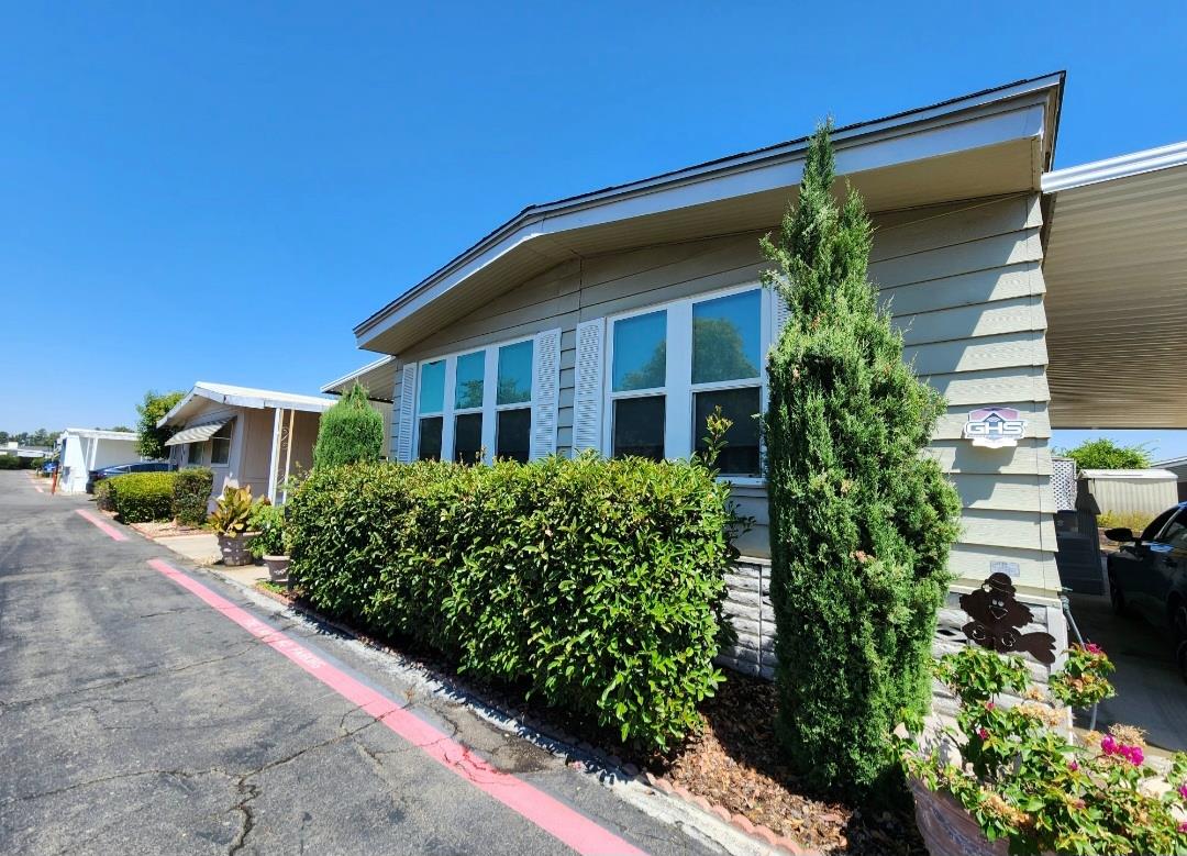 105 W Herndon Ave #Sp 33, Pinedale, CA 93650