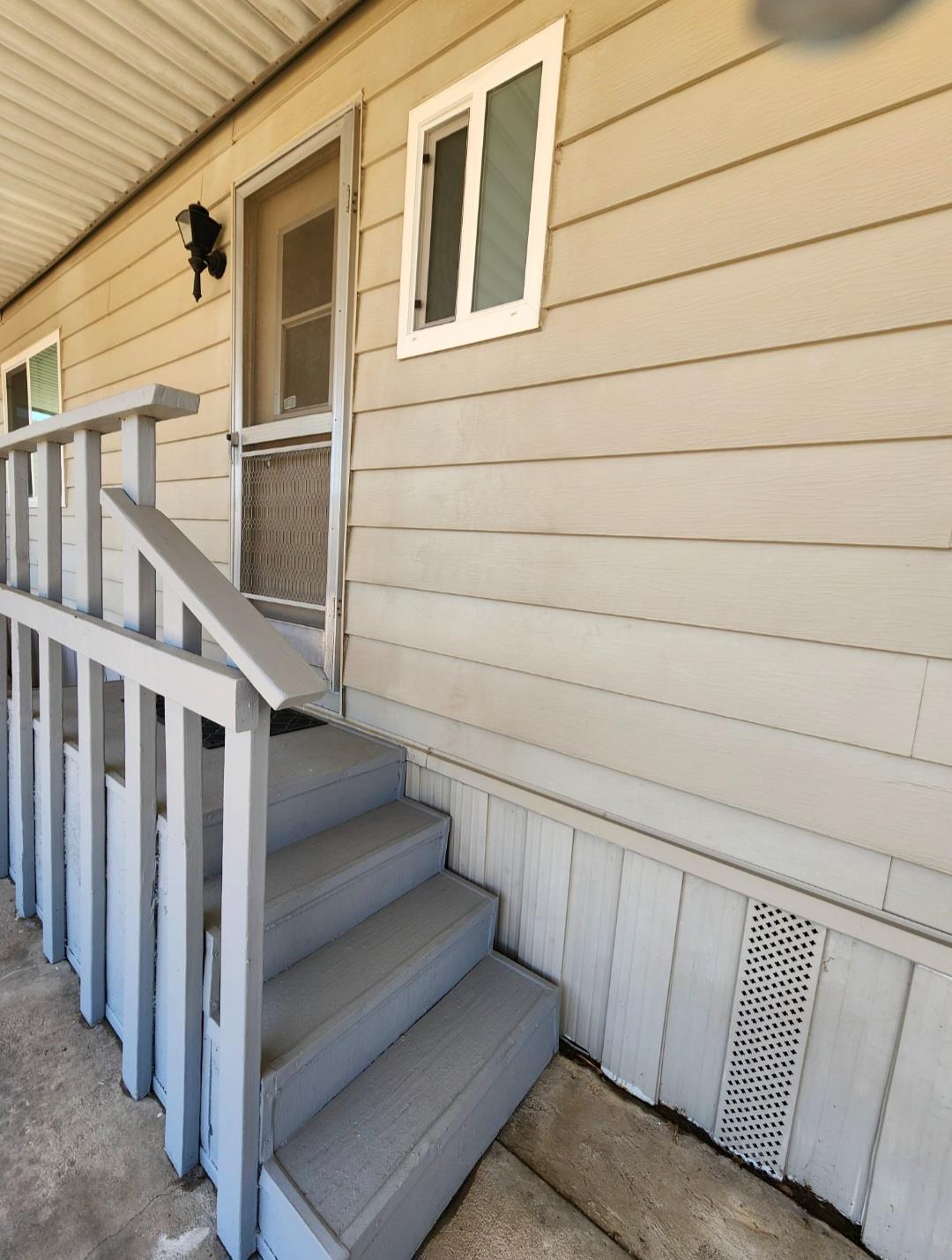 105 W Herndon Ave #Sp 33, Pinedale, CA 93650