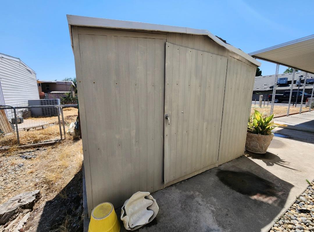 105 W Herndon Ave #Sp 33, Pinedale, CA 93650