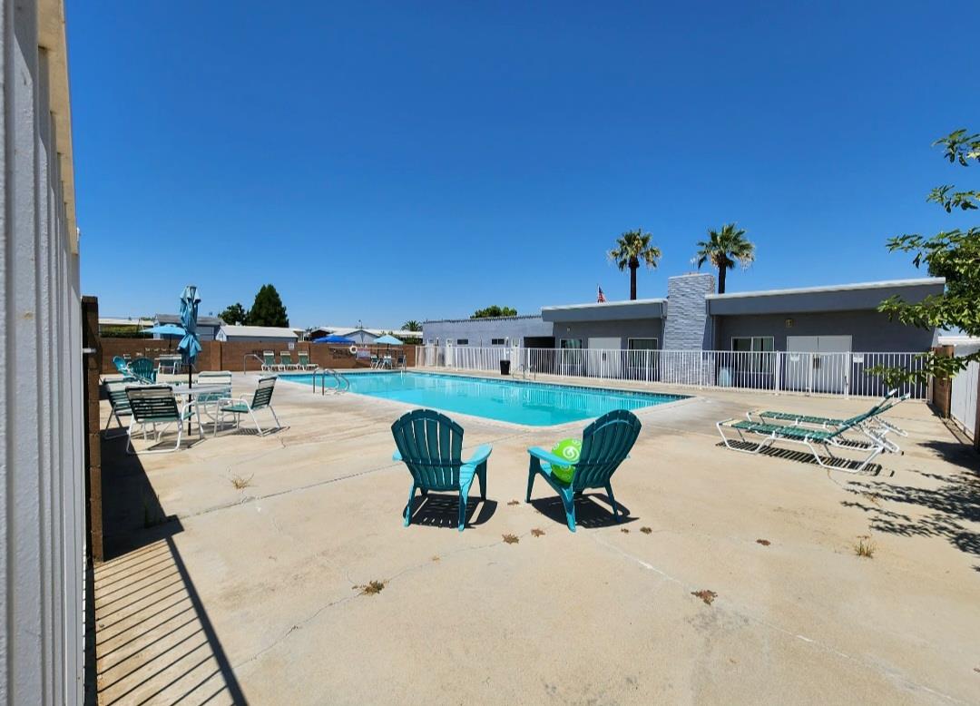 105 W Herndon Ave #Sp 33, Pinedale, CA 93650