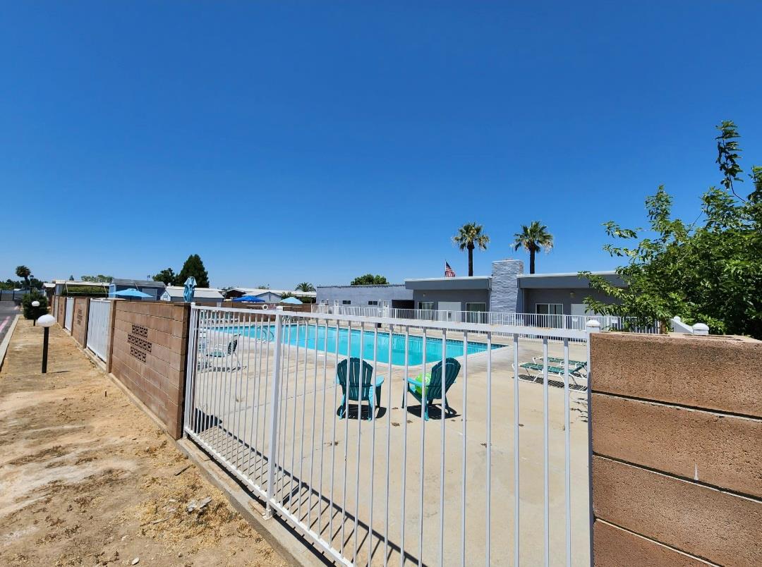 105 W Herndon Ave #Sp 33, Pinedale, CA 93650