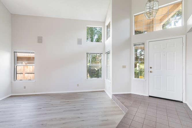 793 E Buckhill Rd, Fresno, CA 93720