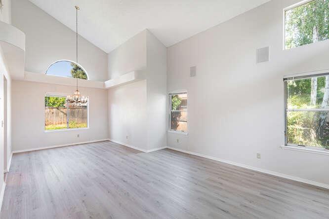 793 E Buckhill Rd, Fresno, CA 93720