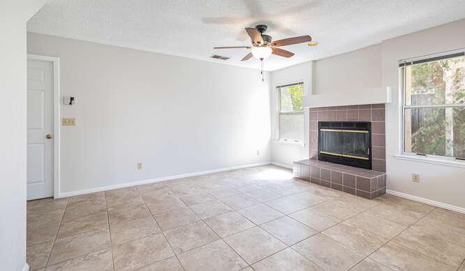 793 E Buckhill Rd, Fresno, CA 93720