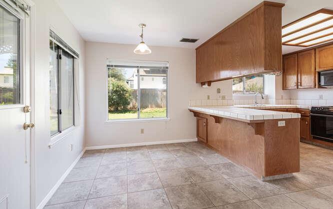 793 E Buckhill Rd, Fresno, CA 93720