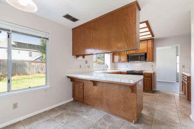 793 E Buckhill Rd, Fresno, CA 93720