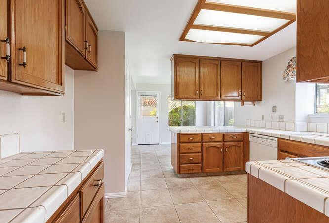 793 E Buckhill Rd, Fresno, CA 93720