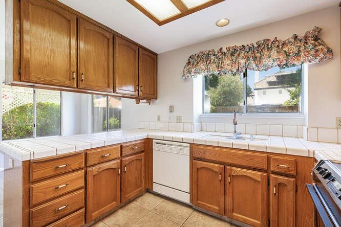 793 E Buckhill Rd, Fresno, CA 93720