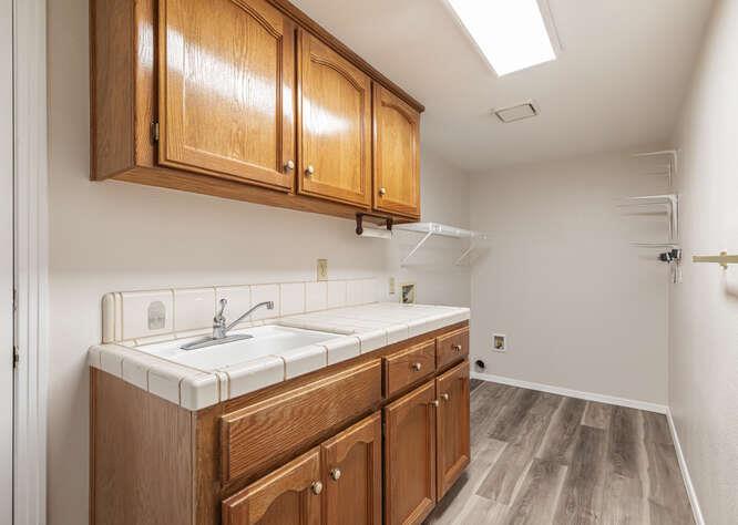 793 E Buckhill Rd, Fresno, CA 93720