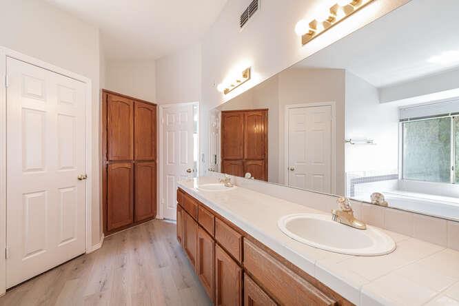 793 E Buckhill Rd, Fresno, CA 93720