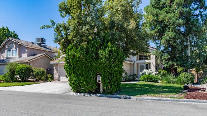 793 E Buckhill Rd, Fresno, CA 93720