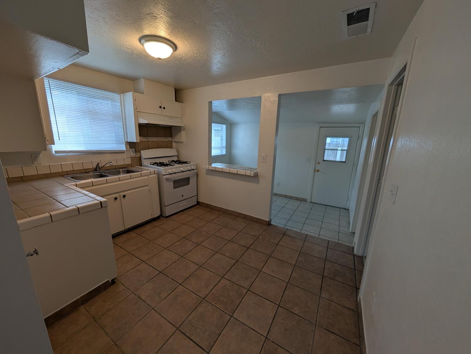 1126 E Princeton Ave, Fresno, CA 93704