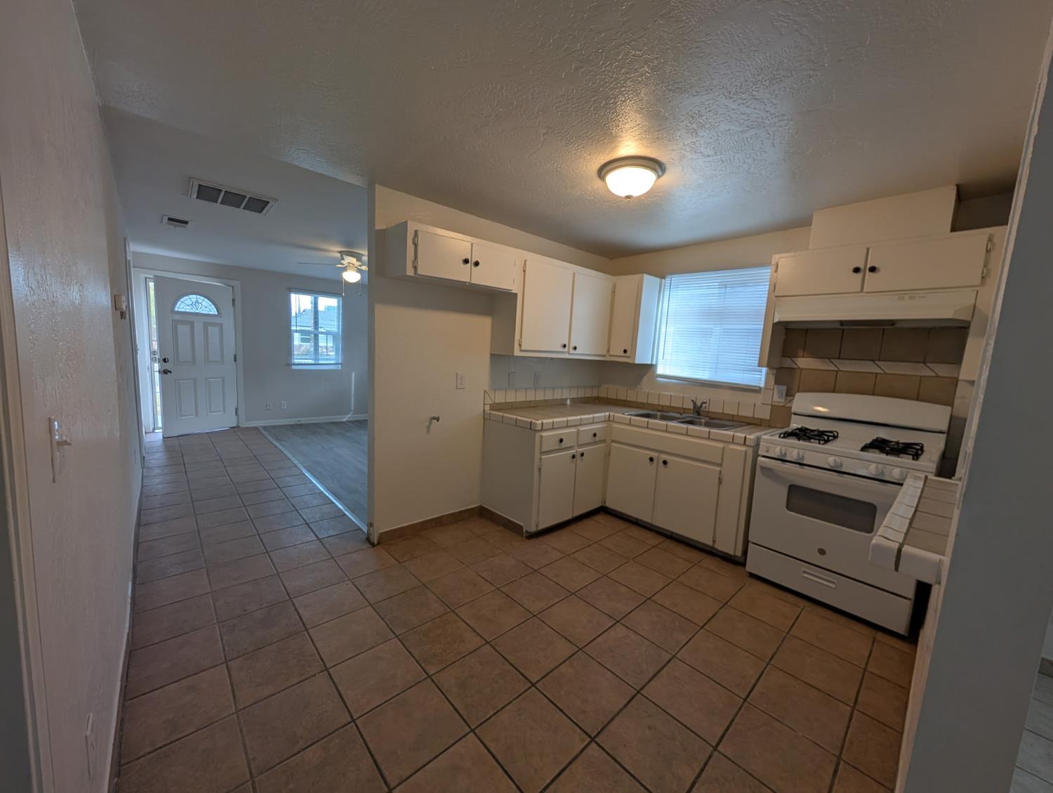 1126 E Princeton Ave, Fresno, CA 93704