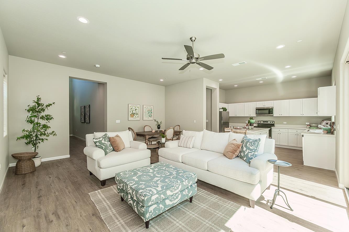 6008 E Sussex Way, Fresno, CA 93727