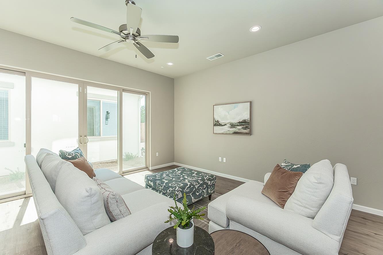 6008 E Sussex Way, Fresno, CA 93727