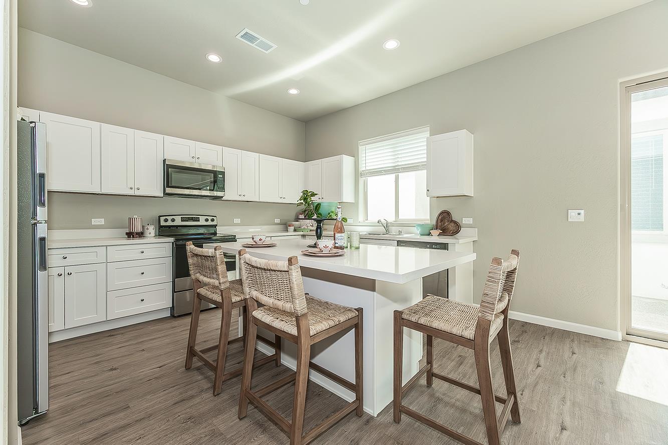 6008 E Sussex Way, Fresno, CA 93727