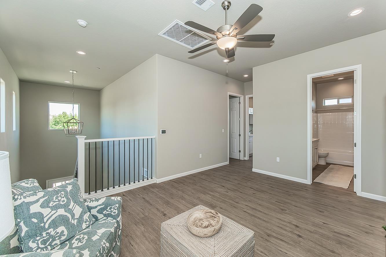 6008 E Sussex Way, Fresno, CA 93727