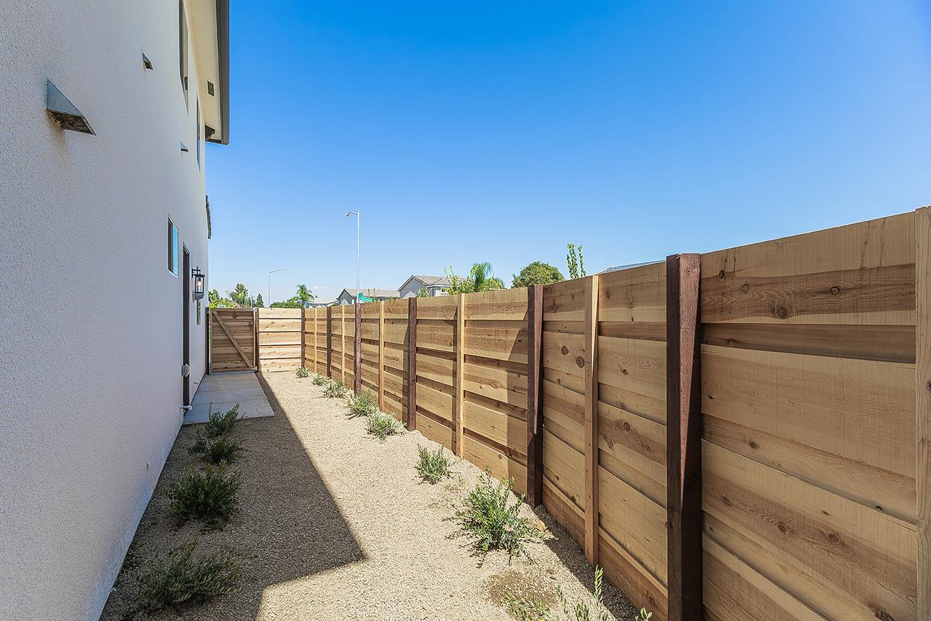 6008 E Sussex Way, Fresno, CA 93727