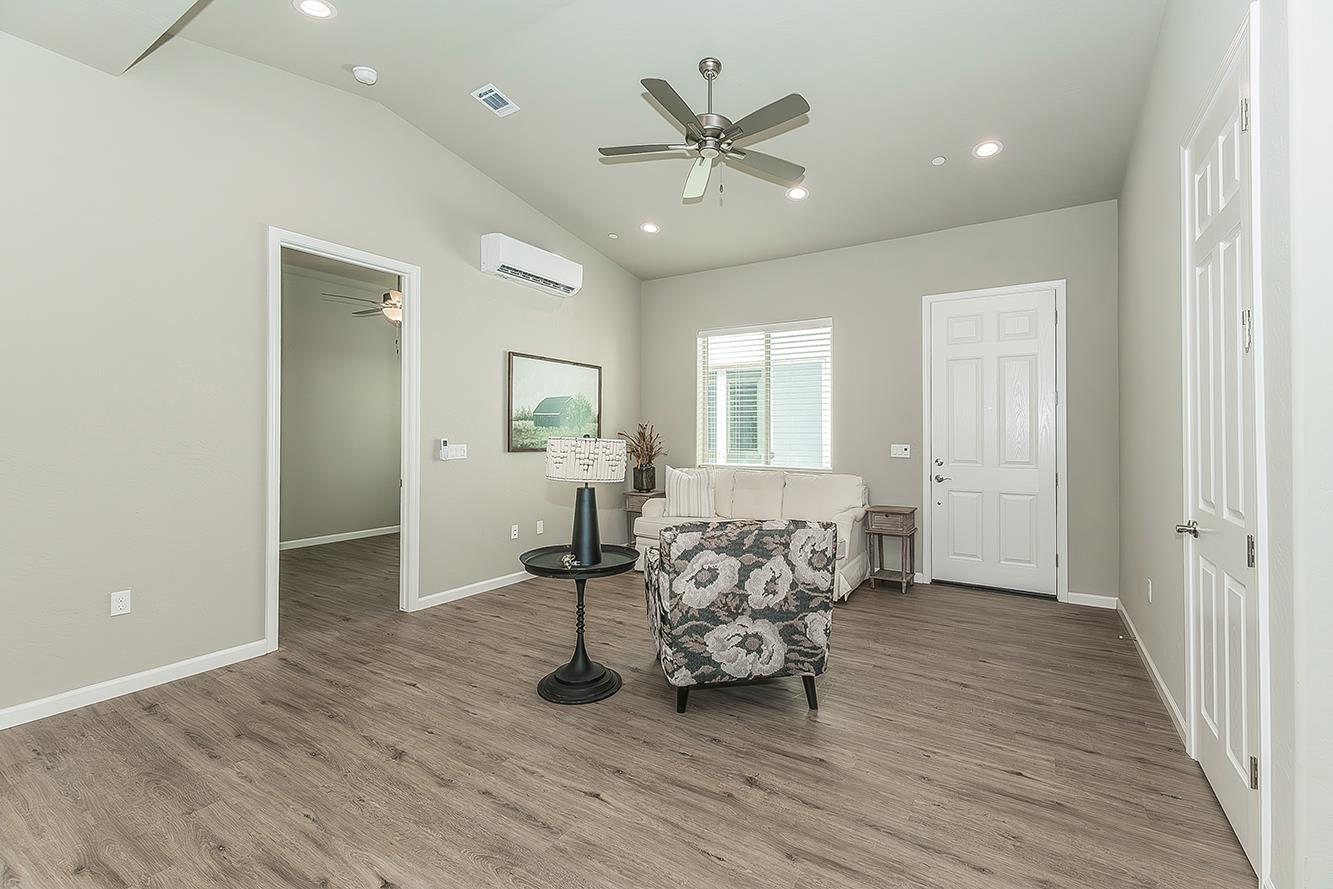 6008 E Sussex Way, Fresno, CA 93727