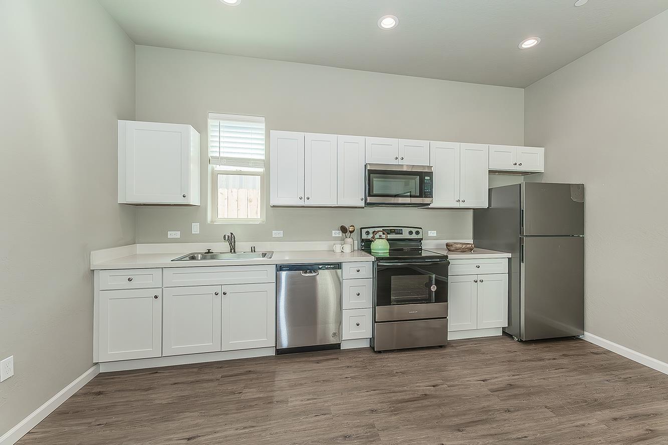 6008 E Sussex Way, Fresno, CA 93727