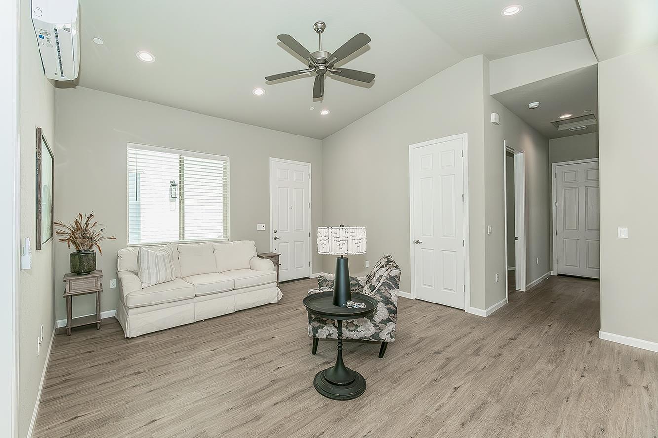 6008 E Sussex Way, Fresno, CA 93727