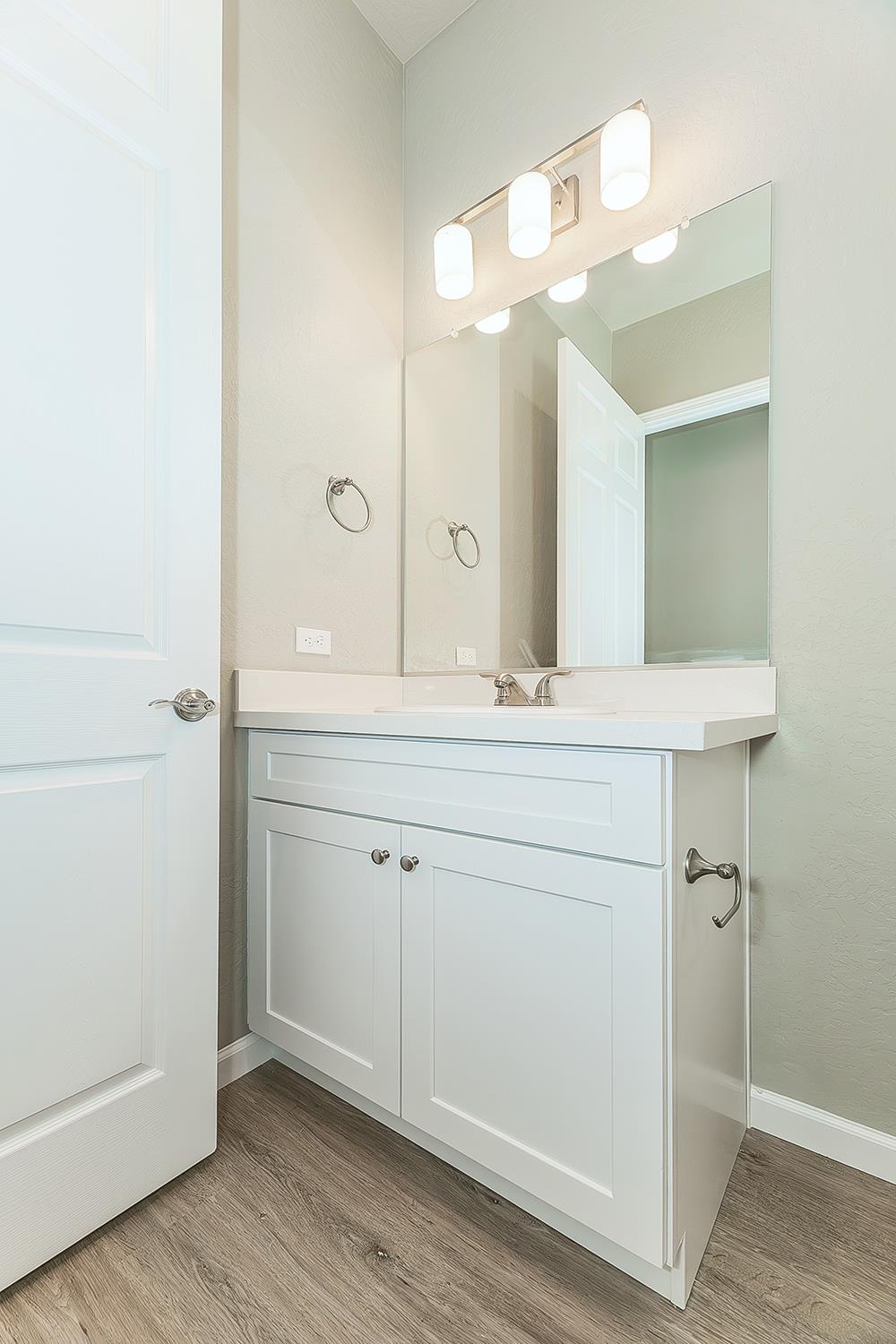 6008 E Sussex Way, Fresno, CA 93727