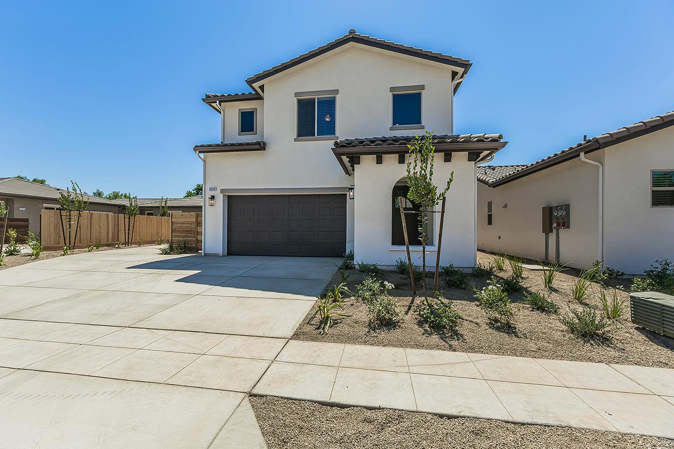 6008 E Sussex Way, Fresno, CA 93727