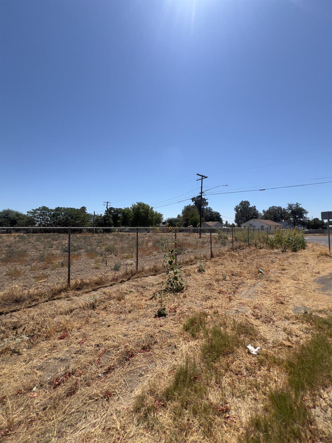 1 E 3rd St, Hanford, CA 93230