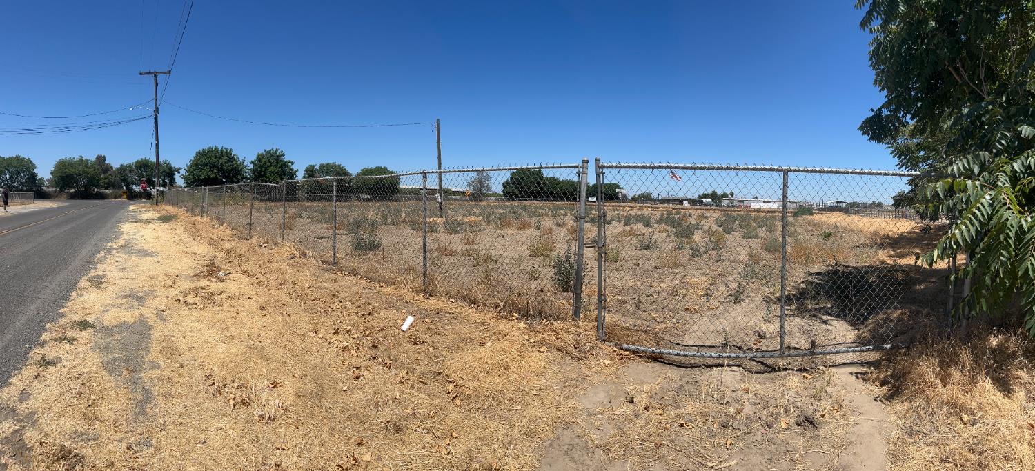 1 E 3rd St, Hanford, CA 93230