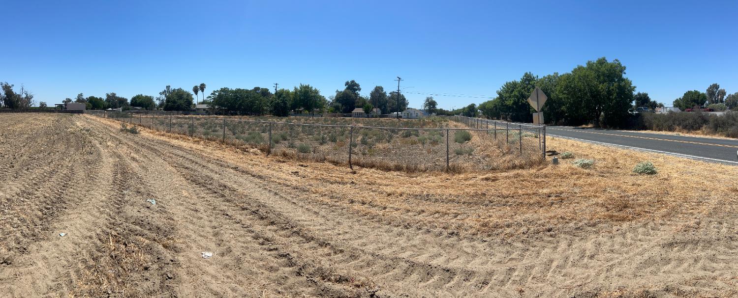 1 E 3rd St, Hanford, CA 93230