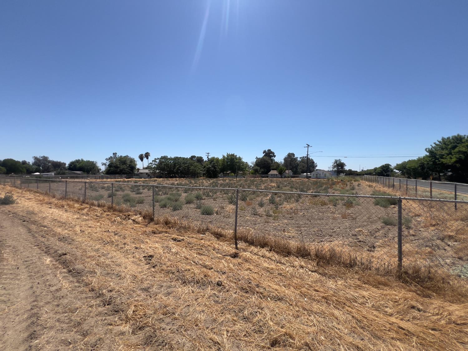 1 E 3rd St, Hanford, CA 93230