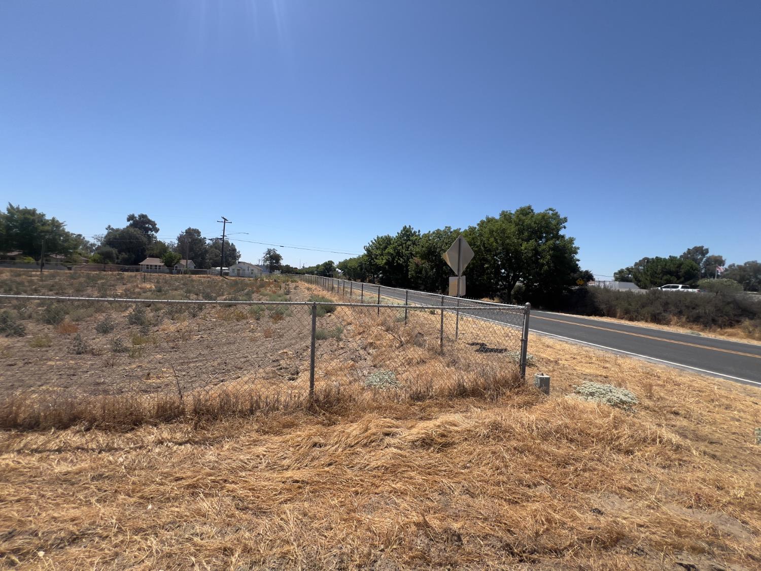 1 E 3rd St, Hanford, CA 93230