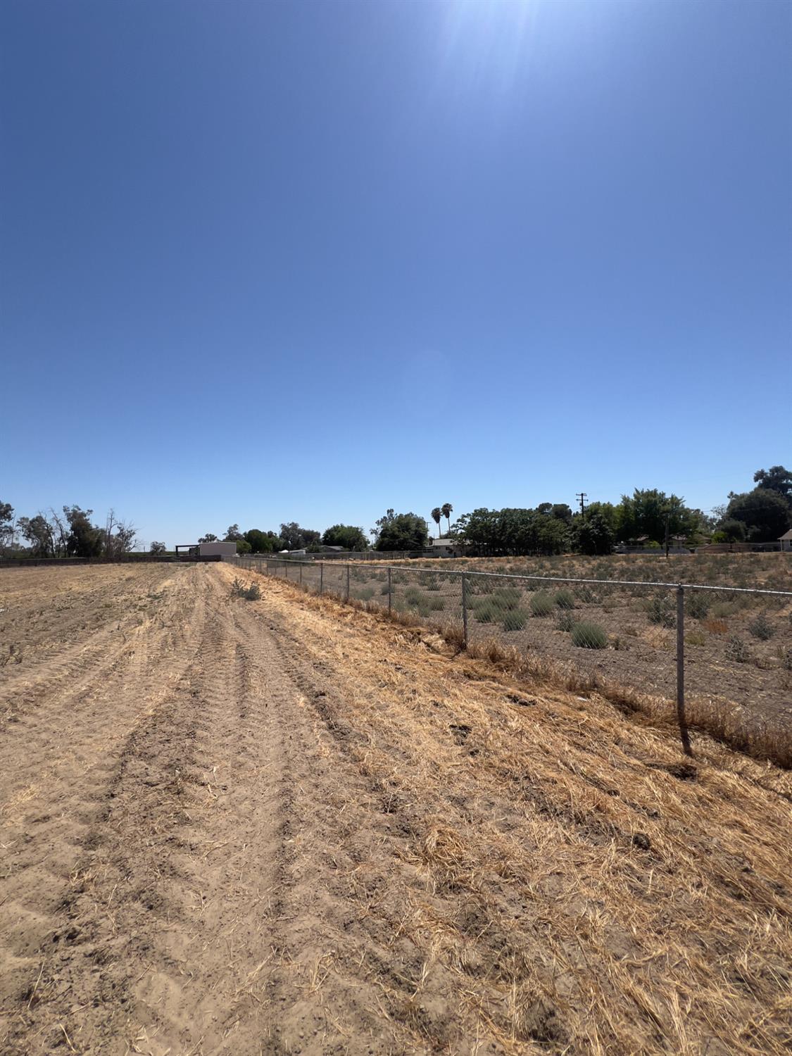 1 E 3rd St, Hanford, CA 93230