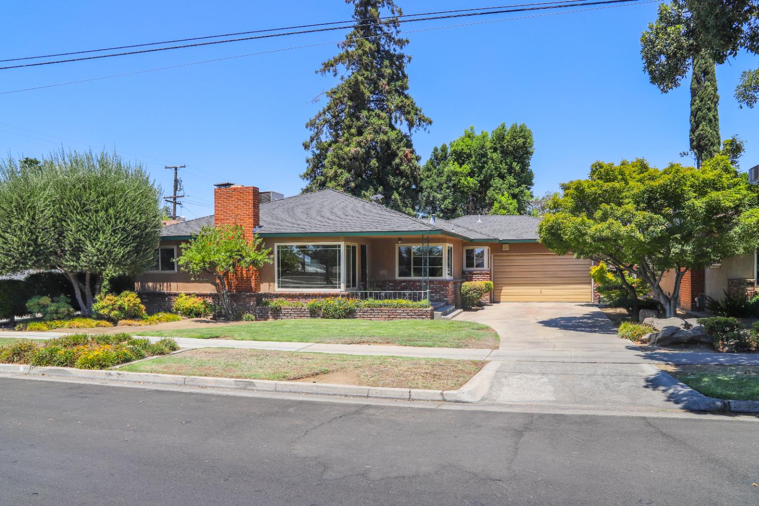 2811 E Shields Ave, Fresno, CA 93726