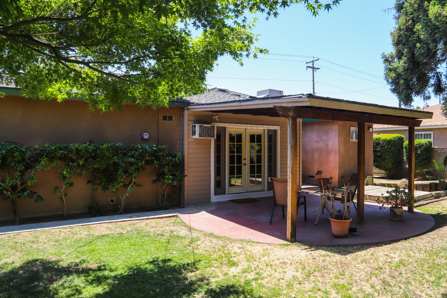 2811 E Shields Ave, Fresno, CA 93726