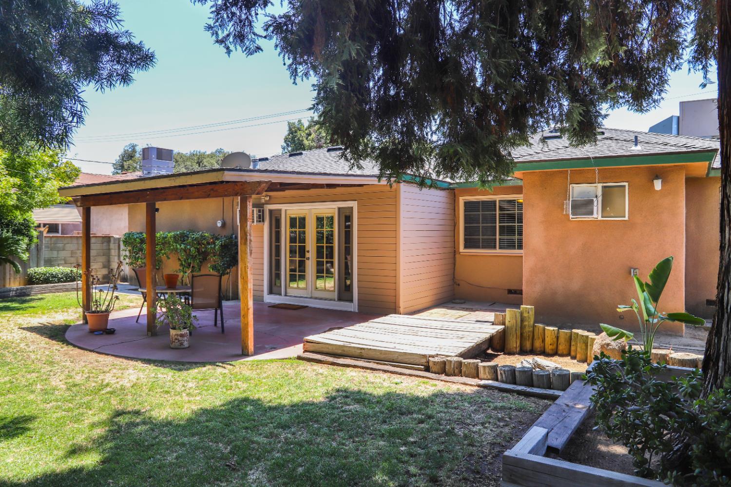 2811 E Shields Ave, Fresno, CA 93726