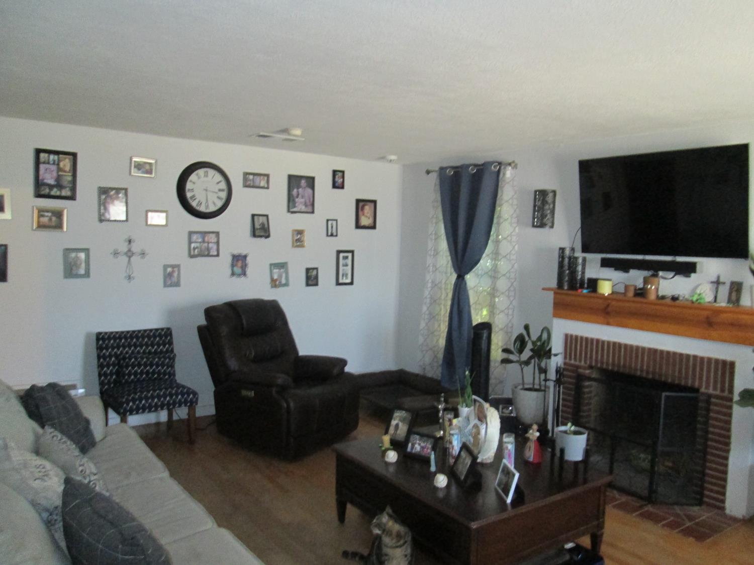 1335 N Esther Way, Fresno, CA 93728