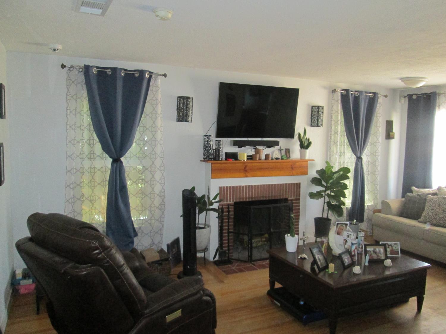 1335 N Esther Way, Fresno, CA 93728