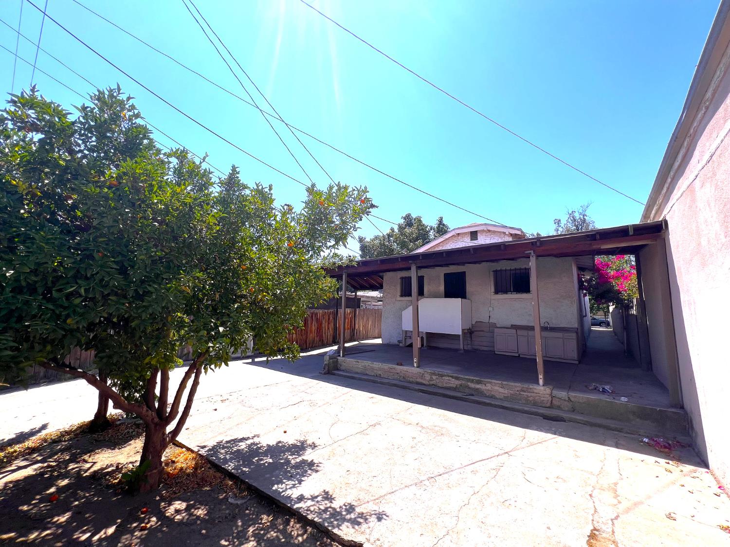 3223 E Madison Ave, Fresno, CA 93702