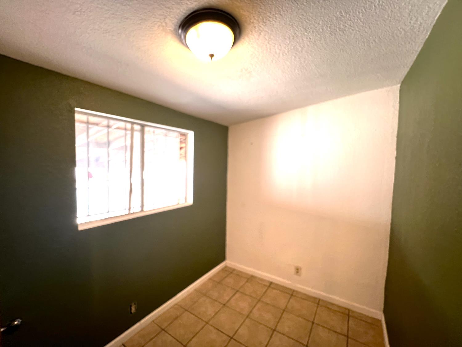 3223 E Madison Ave, Fresno, CA 93702